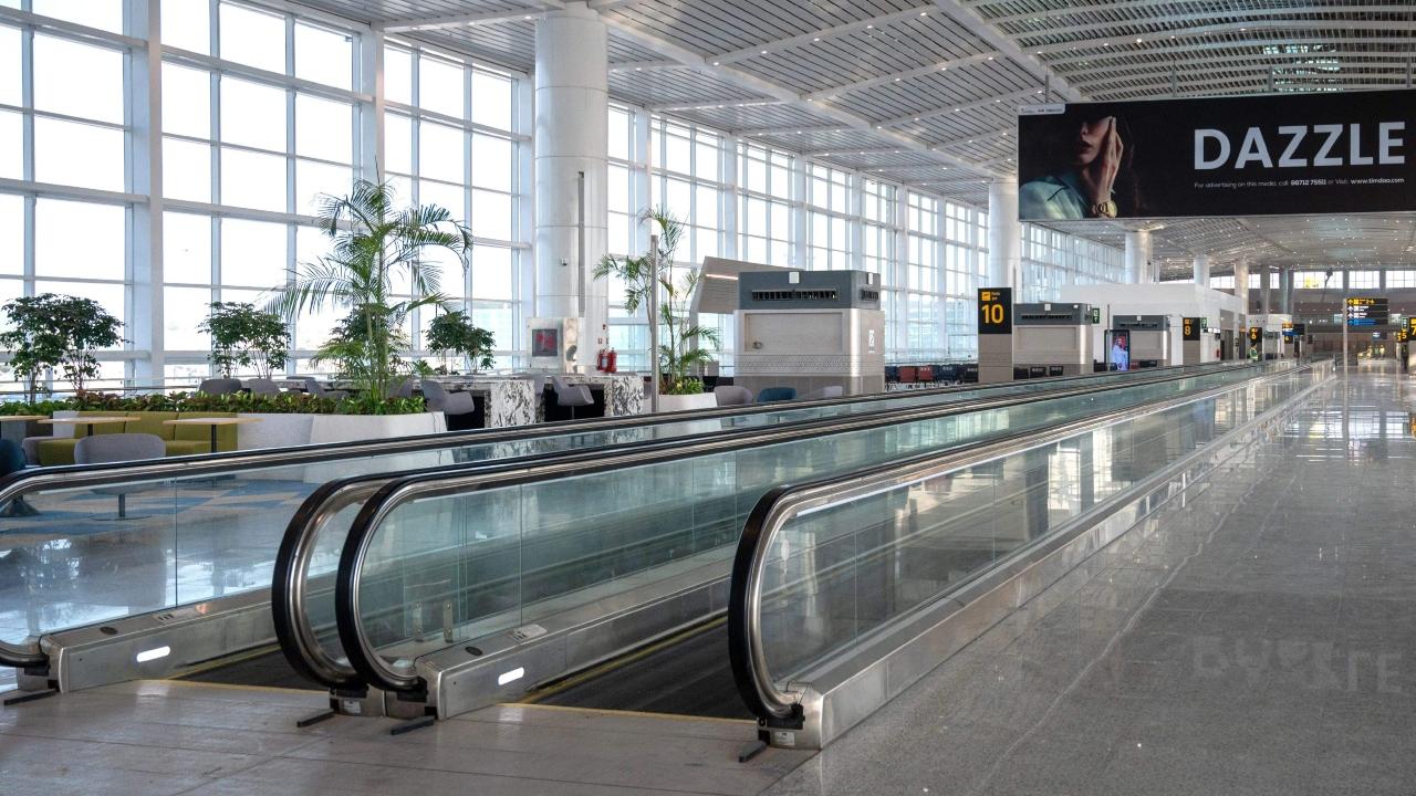 All entry gates have Facial Recognition System (Digi Yatra), 20 Automated Tray Retrieval Systems (ATRS), Individual Carrier System (ICS), 108 Common Usage Self Service (CUSS) and 100 check-in counters, including 36 Self Baggage Drop (SBD) kiosks, according to airport operator DIAL