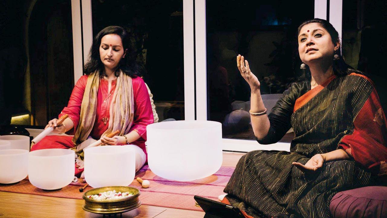 (Left) Sound healing artiste Aparna Sundar and (right) Dhrupad vocalist Shilpa Shanker Narain perform together at the workshop