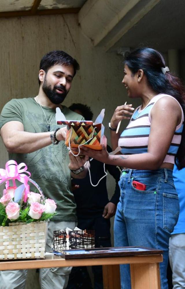 He also interacted with fans and cut the cake they got for him