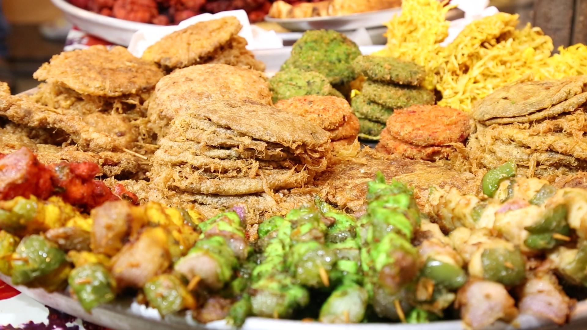 Cutlets and fritters: Treat yourself to a platter of chicken sticks, chicken cutlets, chutney kebab, crispy chicken, chicken roll, chicken kandi, chicken lollipop, baida roti and more at Janata restaurant. These items are priced at a range of Rs 40 - Rs 80 and make for an unmissable Ramadan delight