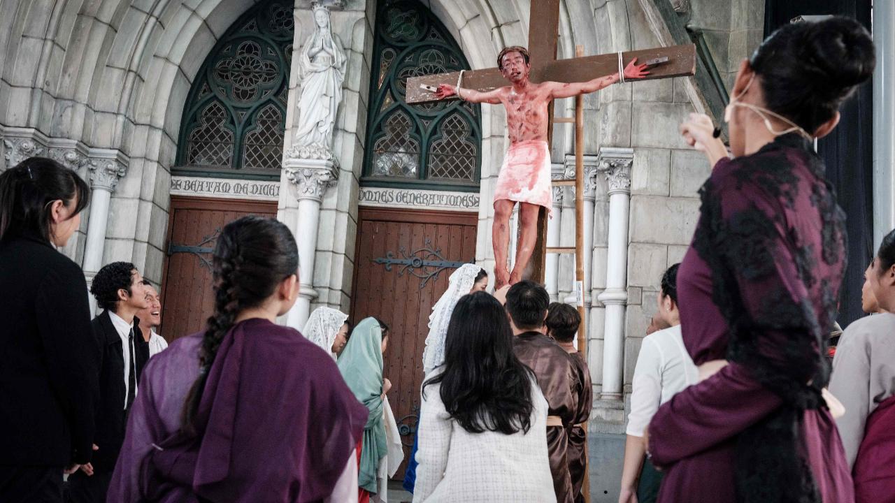 Indonesian Catholics take part in a Passion of the Christ reenactment during Good Friday at the Jakarta Cathedral in Jakarta (Photo by Yasuyoshi CHIBA/AFP)