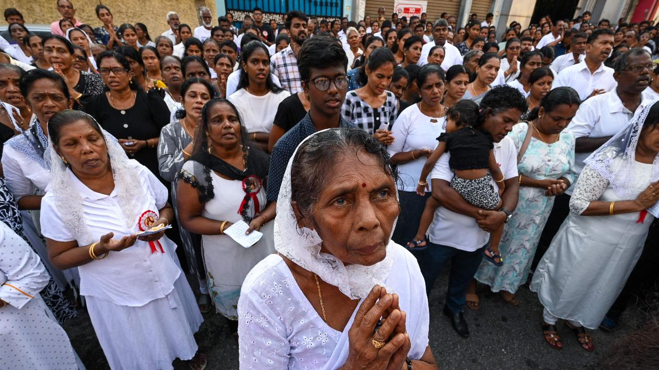 Christian devotees take part in the annual way of the cross ritual on Good Friday, which symbolises the final journey of Jesus Christ before he was crucified, in Colombo (Photo by Ishara S. KODIKARA/AFP)
