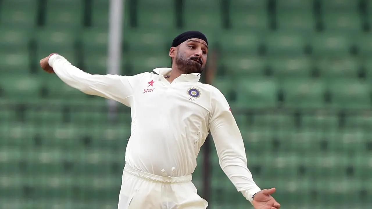Former spinner Harbhajan Singh represented India in 103 test matches in which he bagged 417 runs. Even he never received the honour to lead the Indian team 