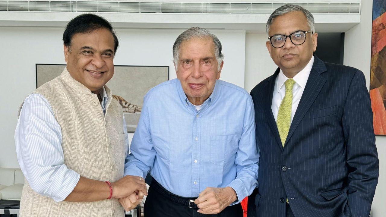 On Wednesday, Assam Chief Minister Himanta Biswa Sarma met business tycoon Ratan Tata. He was accompanied by his wife Riniki and daughter Sukanya.