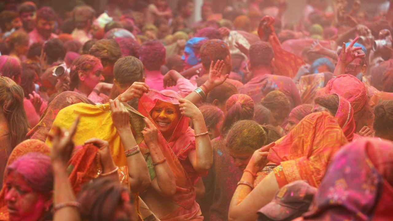 IN PHOTOS: From phoolonwali to gulaal, India abuzz with Holi festivities