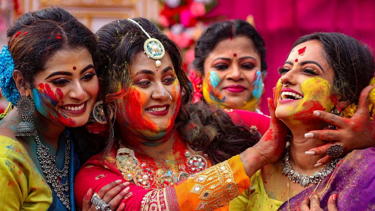 Across the country, cultural programmes and traditional dances added to the festive fervour, with young girls in Kolkata captivating audiences with their graceful performances.