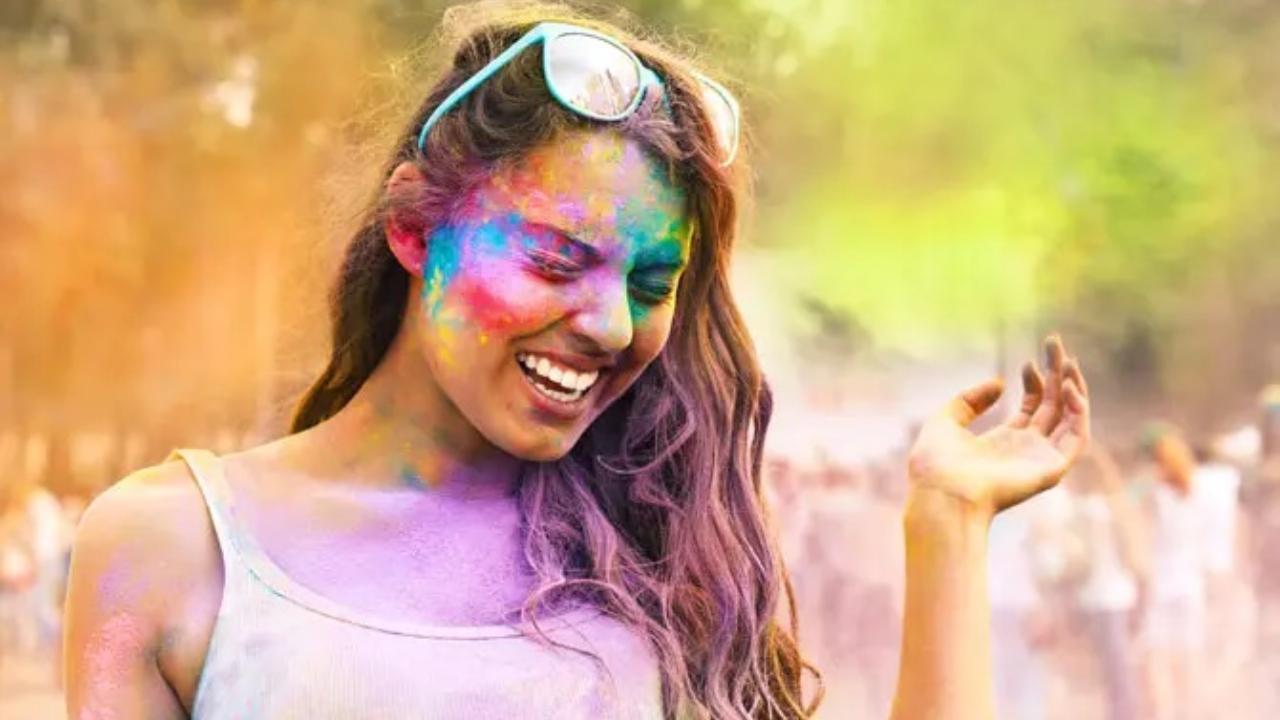 Here are 5 kitchen ingredients to solve skin woes post Holi