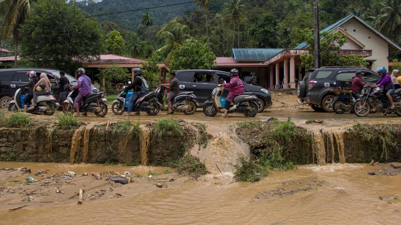 Monsoon rains and rising rivers have submerged nine districts and cities in West Sumatra province since Thursday. Late Friday, a major mudslide caused a river to breach its banks and tear through mountainside villages in Pesisir Selatan district