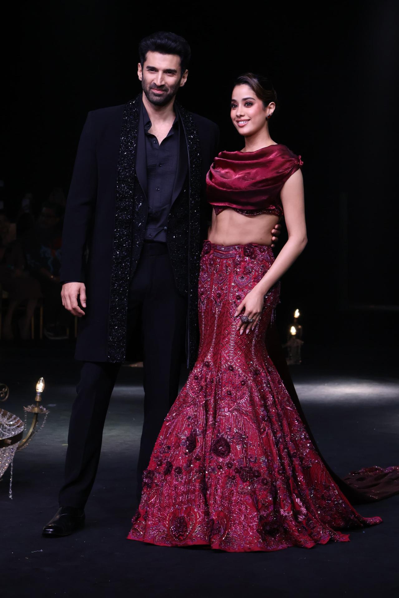 Aditya Roy Kapur and Janhvi Kapoor walked together on the final day of LFW