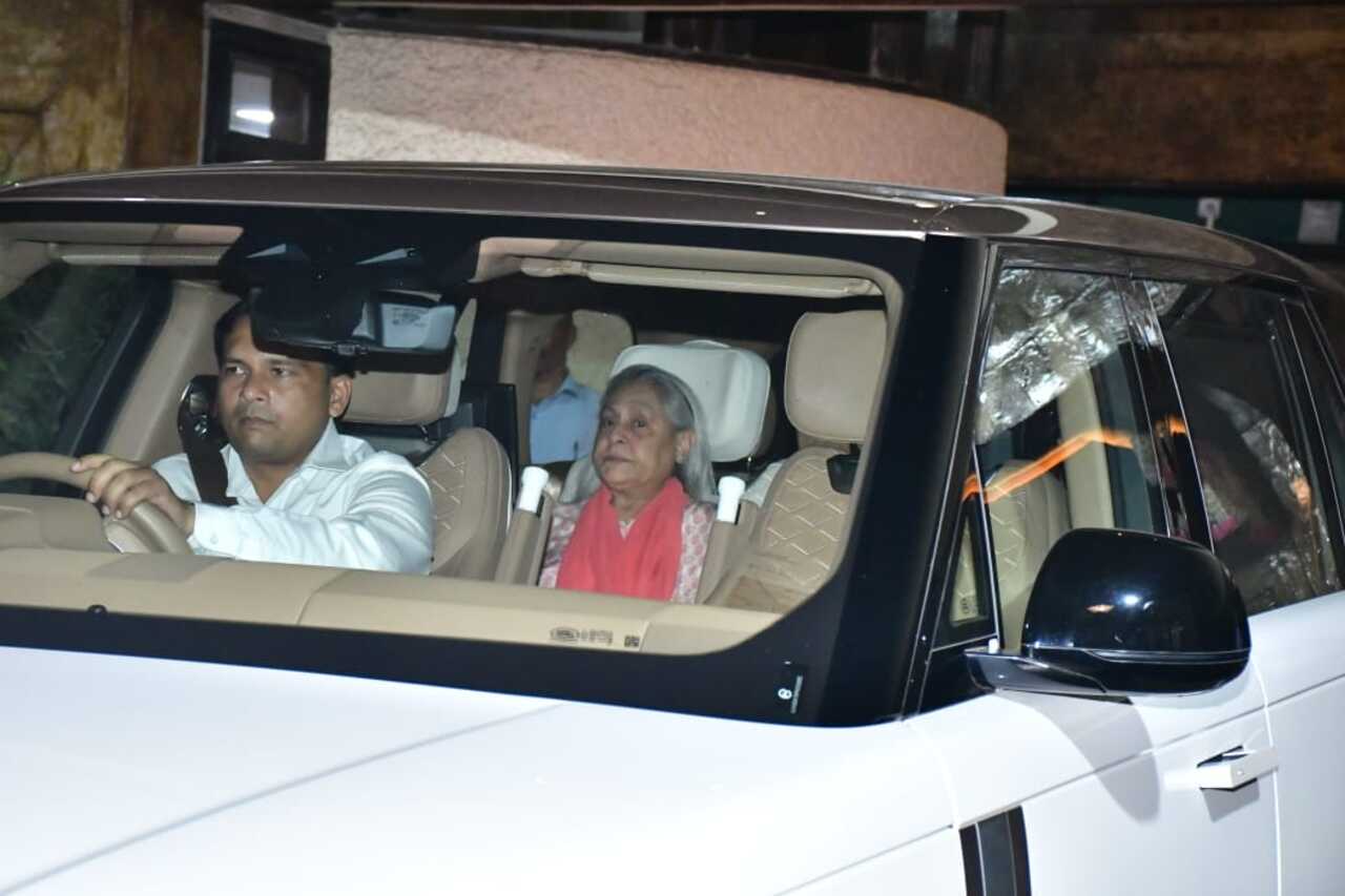 Her mother and veteran actress Jaya Bachchan was also spotted. 