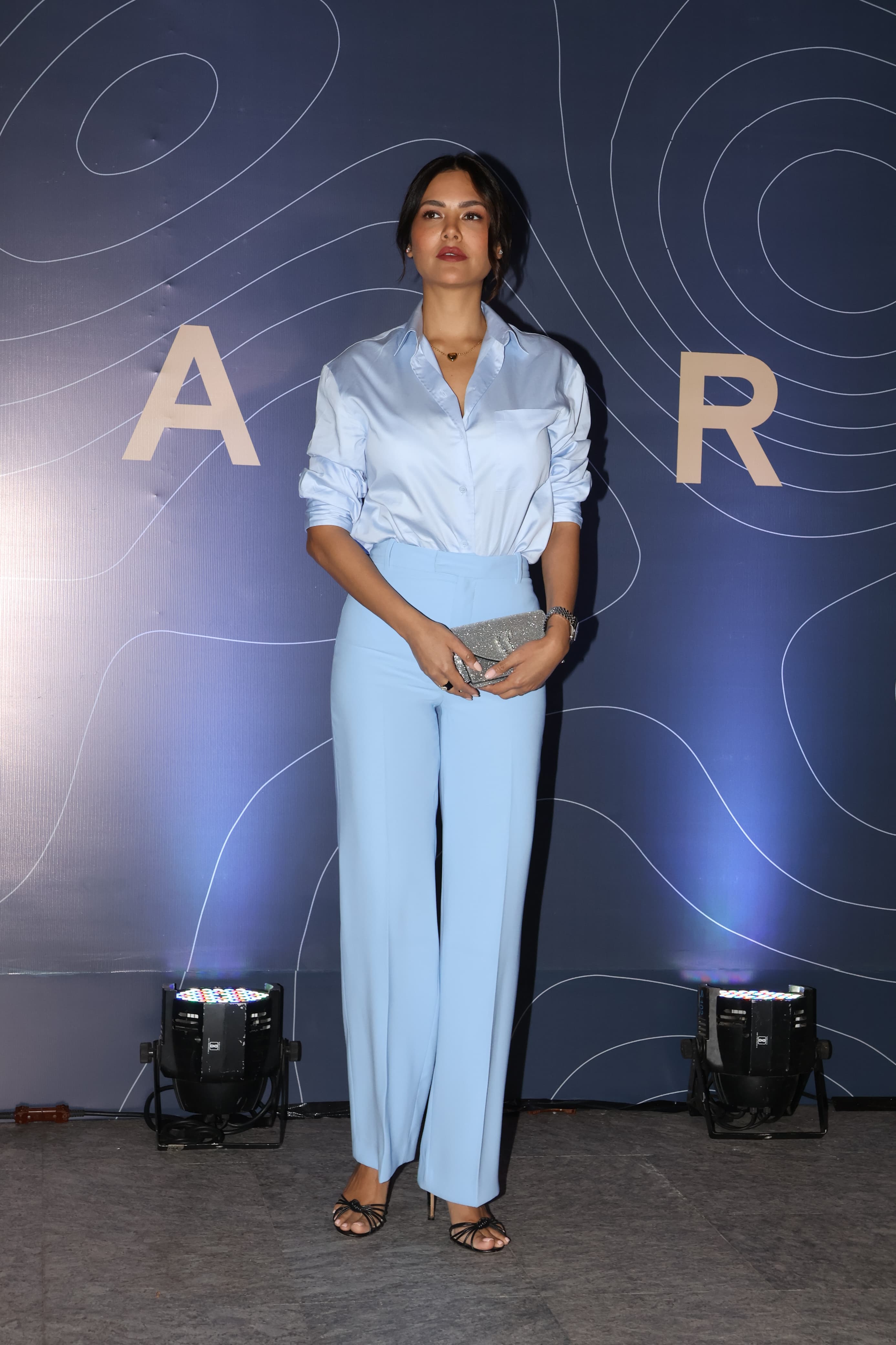 Esha Gupta looked divine in a stylish blue ensemble. The actress posed graciously for the paparazzi