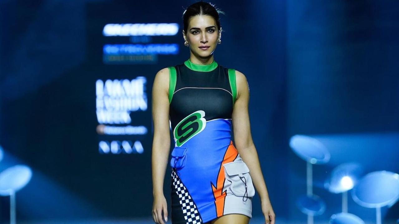 Kriti Sanon's 'stress-free' ramp walk sans heels on Lakme Fashion Week Day 3 - watch video