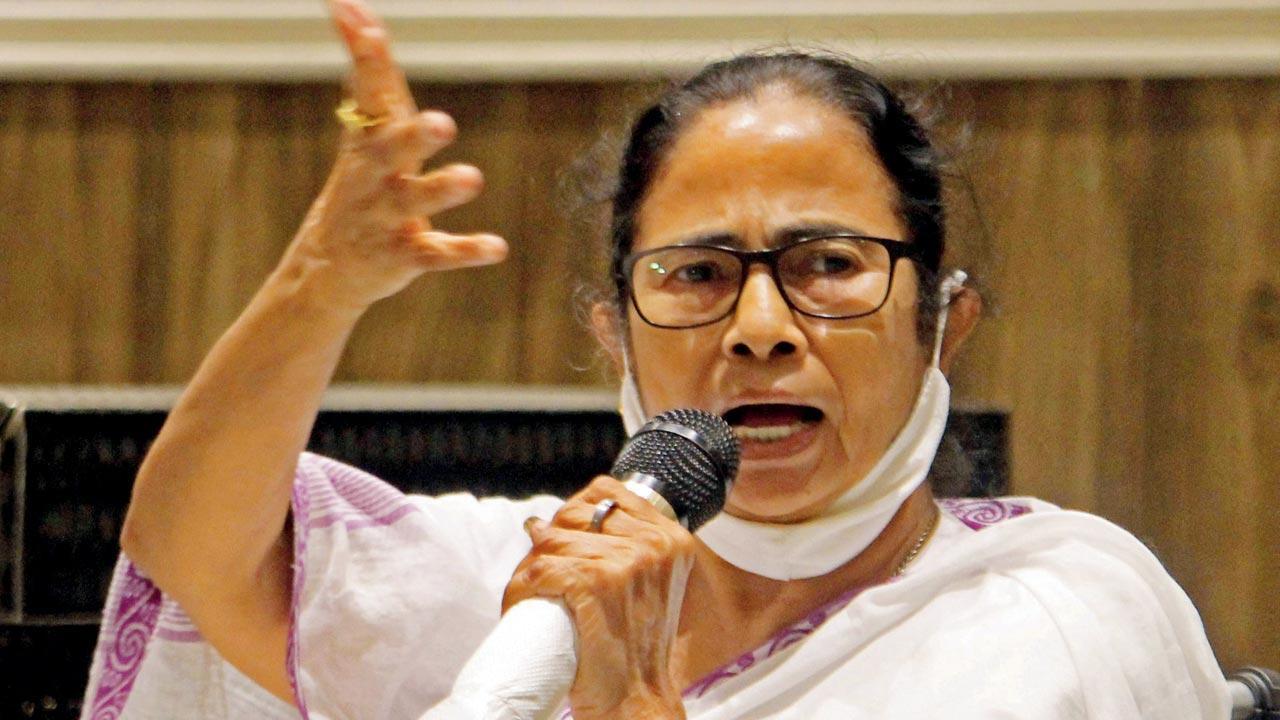 Mamata Banerjee condemns Kejriwal's arrest