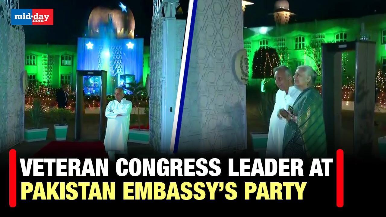 Congress leader Mani Shankar Aiyar attends Pakistan Embassy's Iftar Party