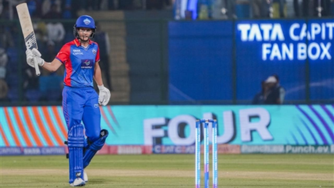 Delhi Capitals skipper Meg Lanning helped the team by setting the momentum initially. She played a knock of 53 runs in 38 balls including 6 fours and 2 sixes. Her knock gave Delhites a sigh of relief