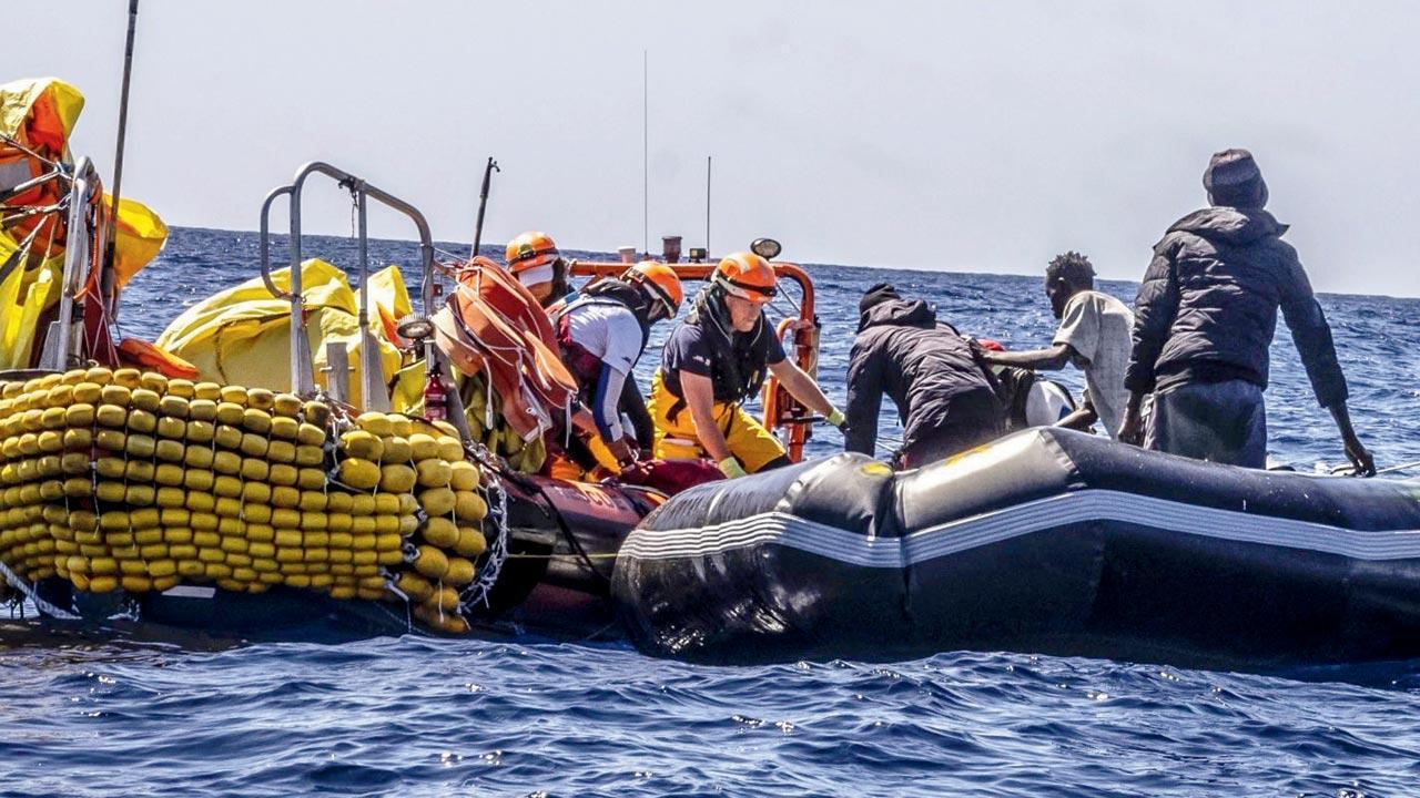 60 migrants die on trip from Libya in dinghy