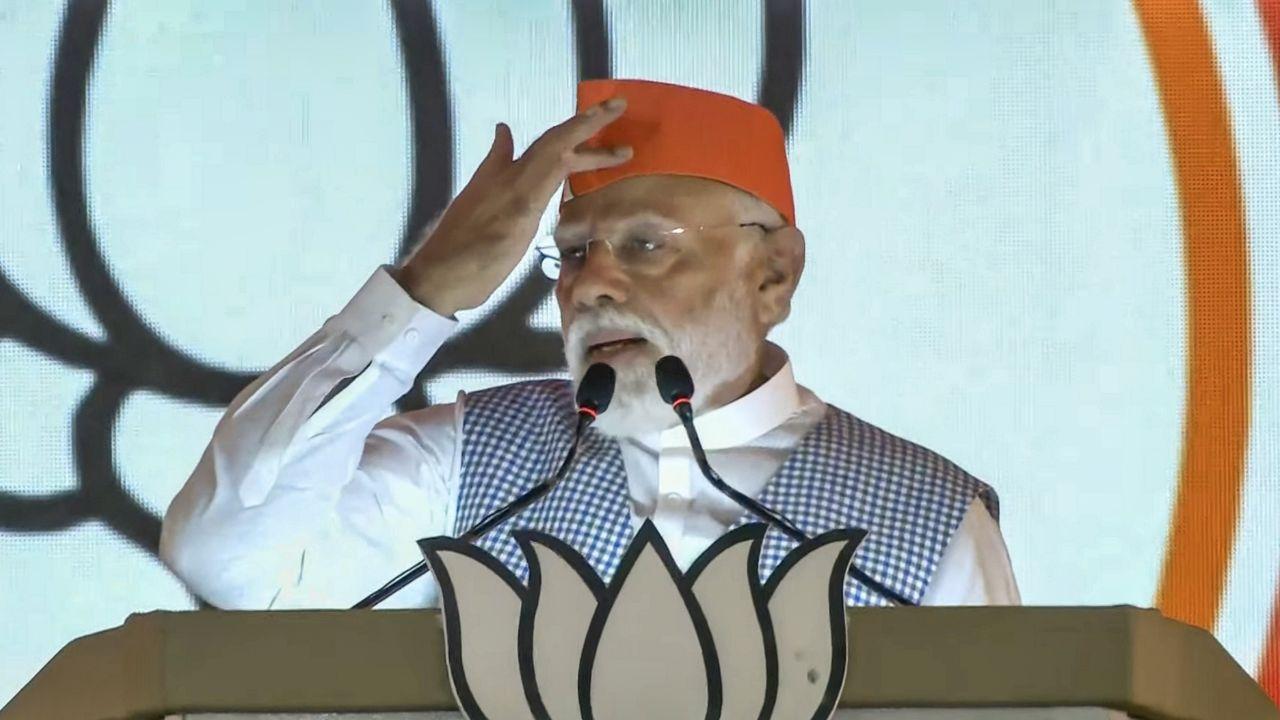 PM Modi also highlighted the government's efforts in fulfilling the aspirations of the underprivileged by providing them with permanent housing, access to tap water, and cooking gas connections, transforming dreams into reality for millions of citizens while speaking at the rally.