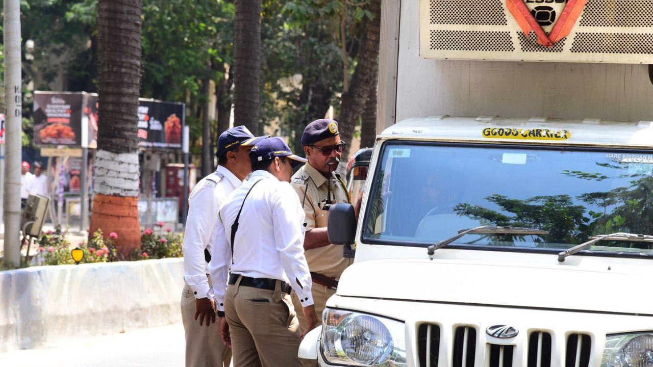 By conducting these checks, the Mumbai Traffic Police aim to deter individuals from engaging in risky behavior and promote responsible and safe practices on the roads.