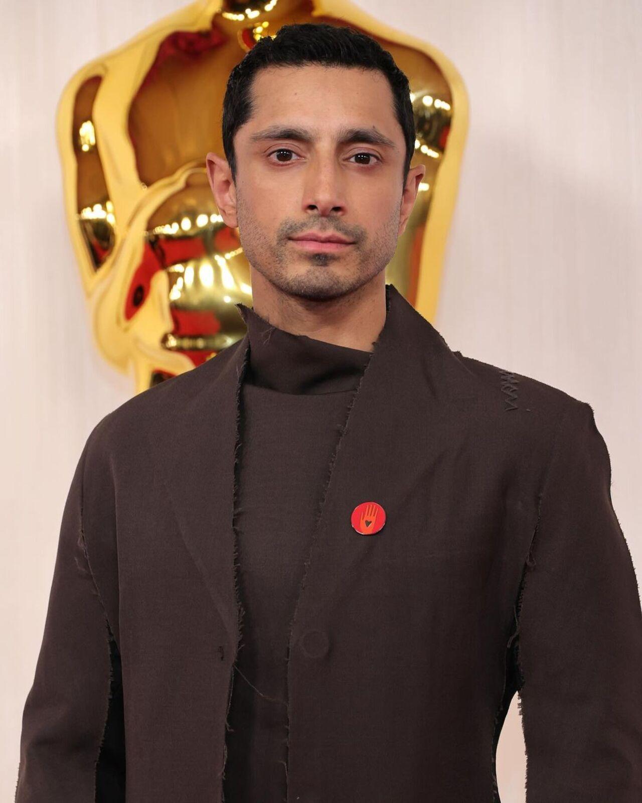 British actor and rapper Riz Ahmed of South Asian origin looked sharp in this suit as he attended the ceremony. He was also seen wearing the red lapel pin in support of Palestine and pro Gaza ceasefire