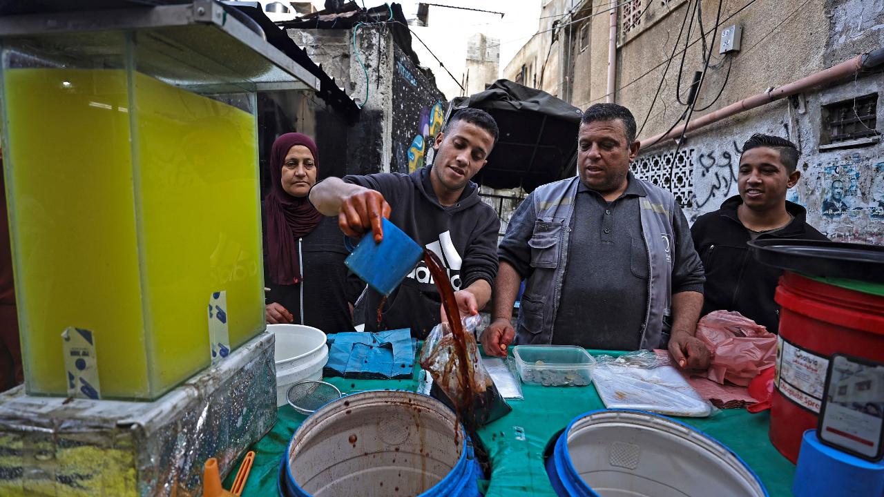 A Palestinian vendor sells juice in a market during the Muslim holy fasting month of Ramadan at the Balata refugee camp, east of Nablus in the occupied West Bank (Photo by Zain JAAFAR / AFP)