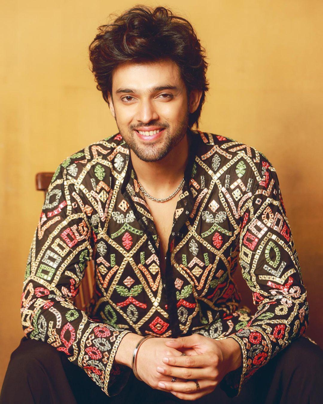 In the mood to wear something colourful yet simple? Then, Parth's kurta set is what you're looking for. In this look, Parth opted for a multi-colored embroidered kurta, and this one is a must-have look