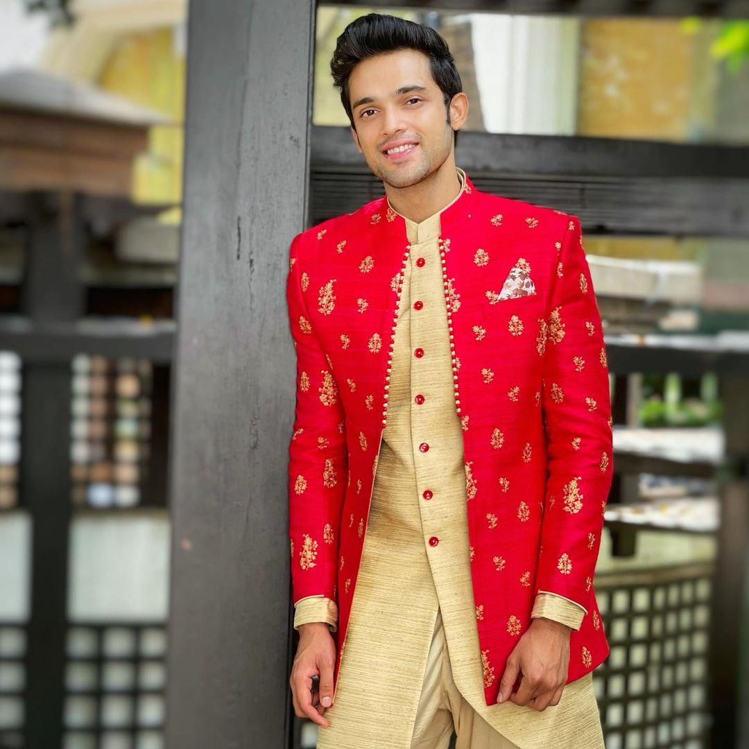 Parth Samthaan wore a brownish kurta with contrasting red buttons on it. The actor paired it with a contrasting red sherwani, and this look is a must-have if you are looking for something simple and classy for this pooja
