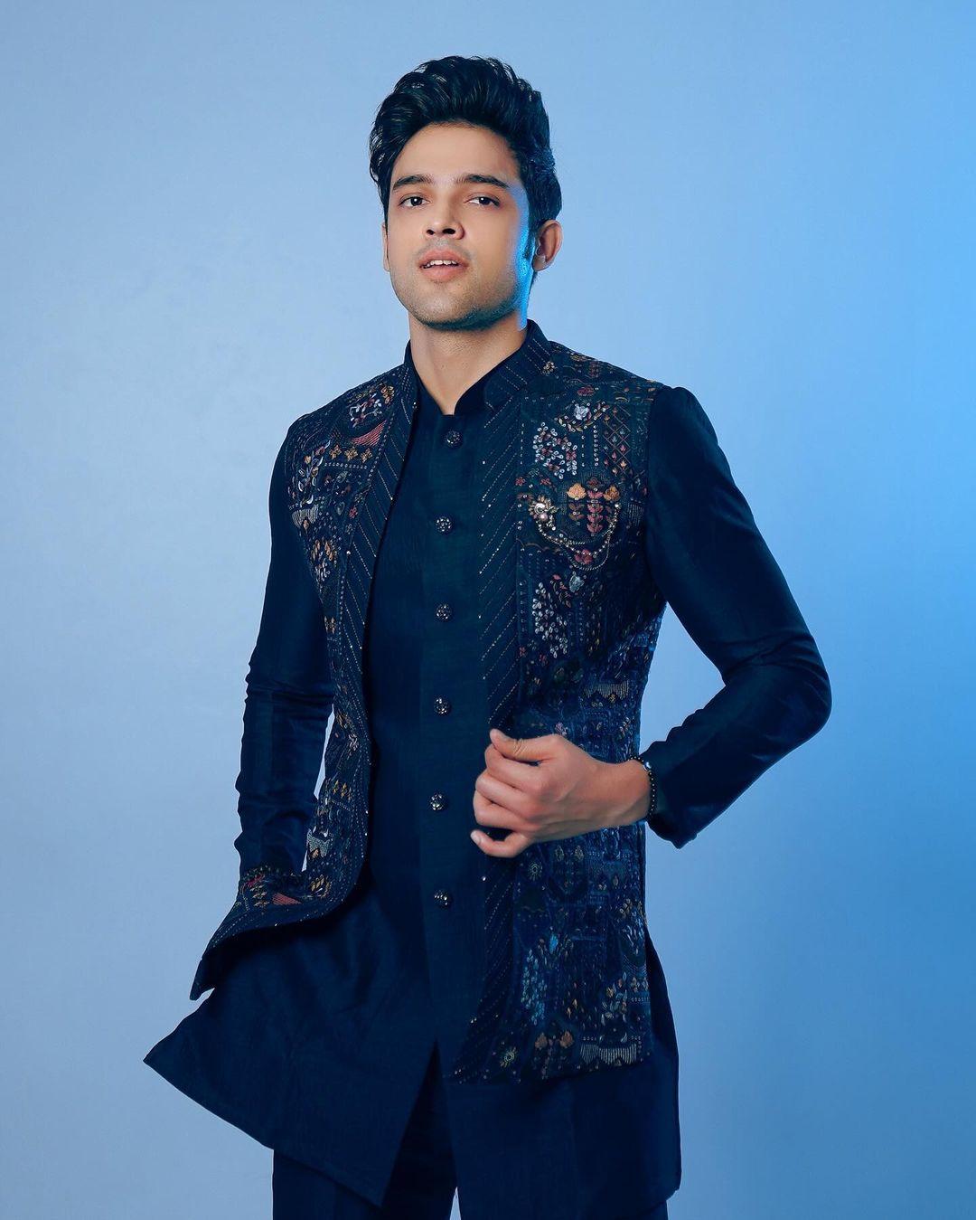 There are people who think boys don't have many options, and then there is Parth who just proves them wrong. In this look, the actor opted for a monochromatic kurta payjama and paired it with an embroidered bandh gala, and we can't get over this stylish avatar