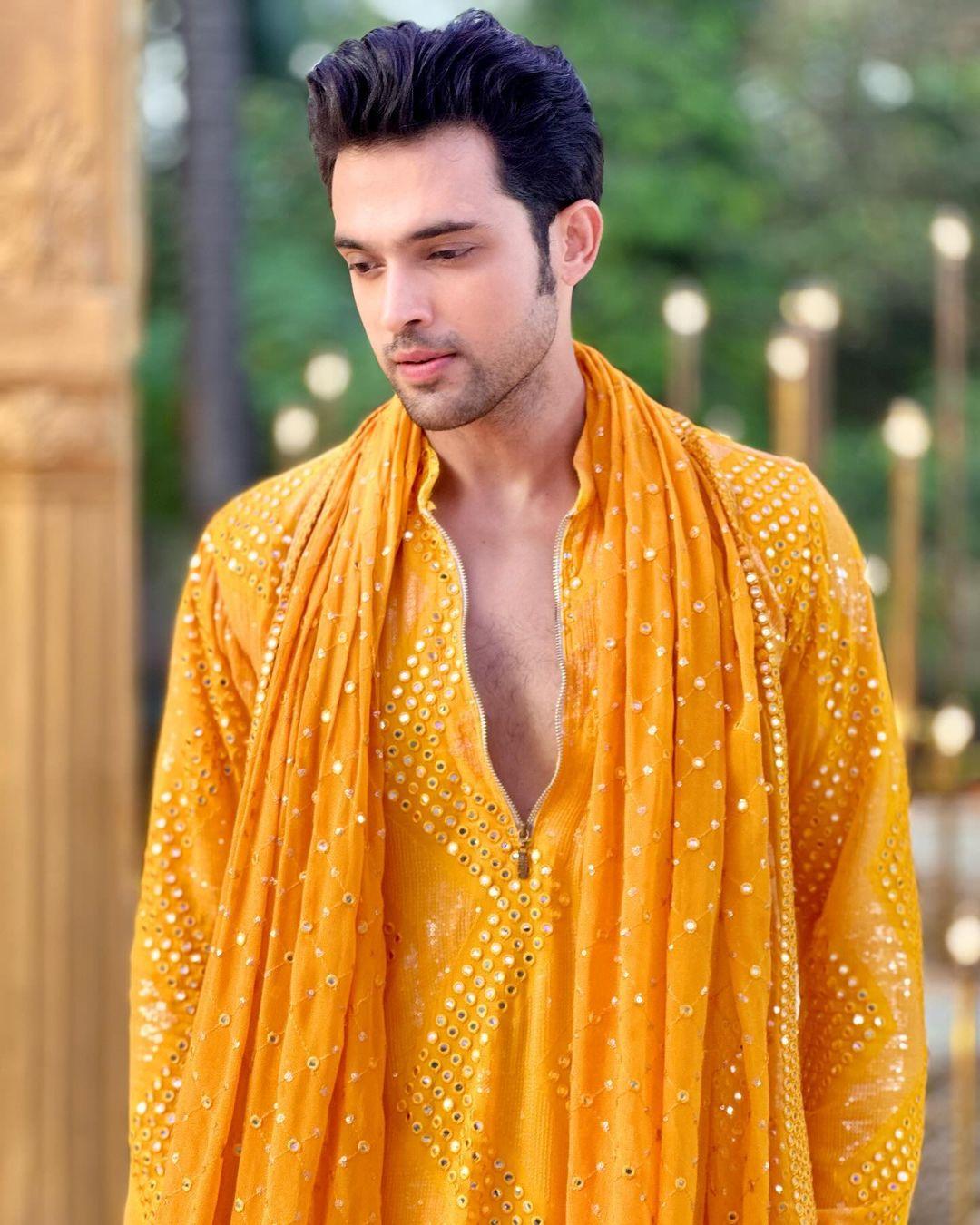 Yellow is a colour that always proves to be one of the best when it comes to getting ready for a pooja. As Holika Dahan is approaching, we advise you to have at least one stylish kurta like this in your wardrobe
