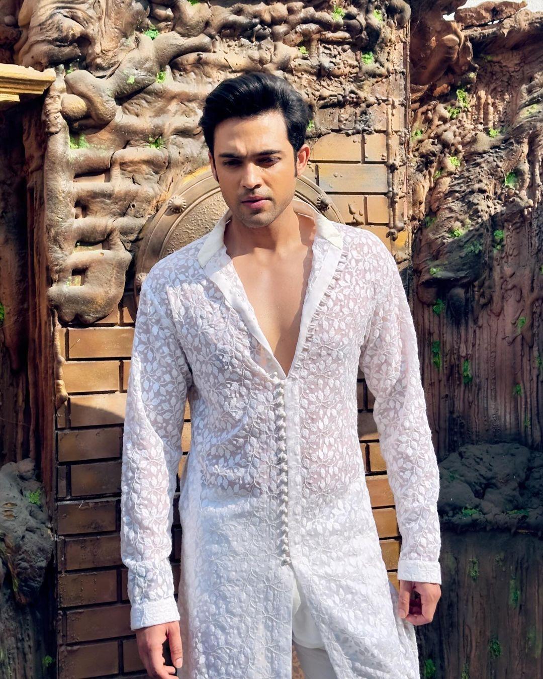 There are days when you don't want to do a lot and wear a heavy outfit for a pooja, and for such days, Parth's white see-through chikankari kurta paired with matching pants will come to your rescue