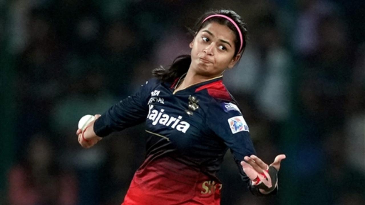 Shreyanka Patil was another star performer for the side. After the Molineux show, Patil took the charge. She bagged four wickets for just 12 runs in 3.3 overs. Shreyanka claimed the wickets of Delhi skipper Meg Lanning, Minnu Mani, Arundhati Reddy and Taniya Bhatia