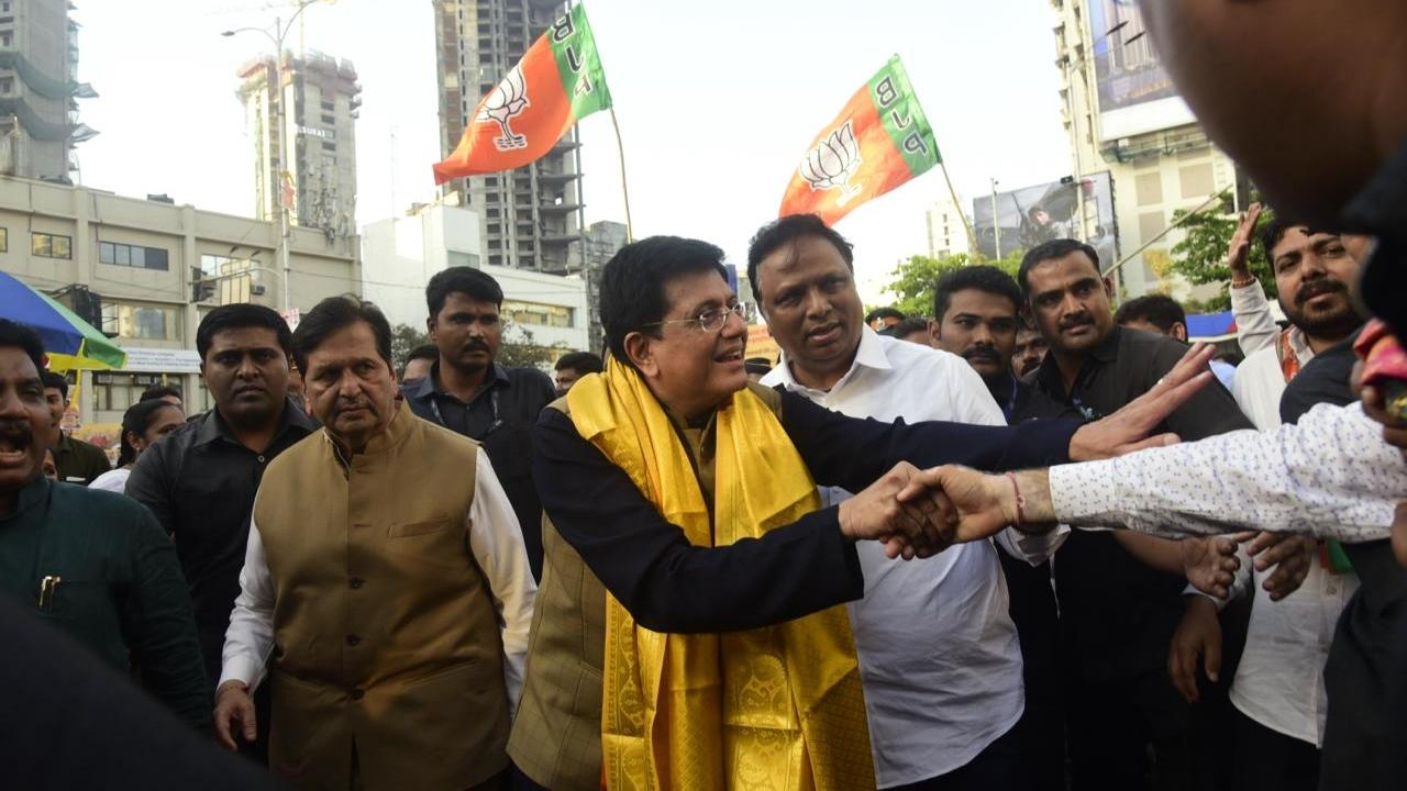 His go-getter approach was spotted by BJP leaders and Goyal played a key role in the election campaign of Advani, who first contested the Lok Sabha polls from the New Delhi constituency in 1989