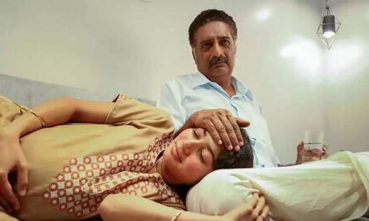 Paava Kadhaigal is a 2020 Indian Tamil-language anthology drama film consisting of four short films. Prakash Raj starred as Sai Pallavi's character's father in the short directed by Vetri Maaran titled Oor Iravu. The film sees Prakash play the role of an unassuming father who kills his daughter for marrying outside their caste