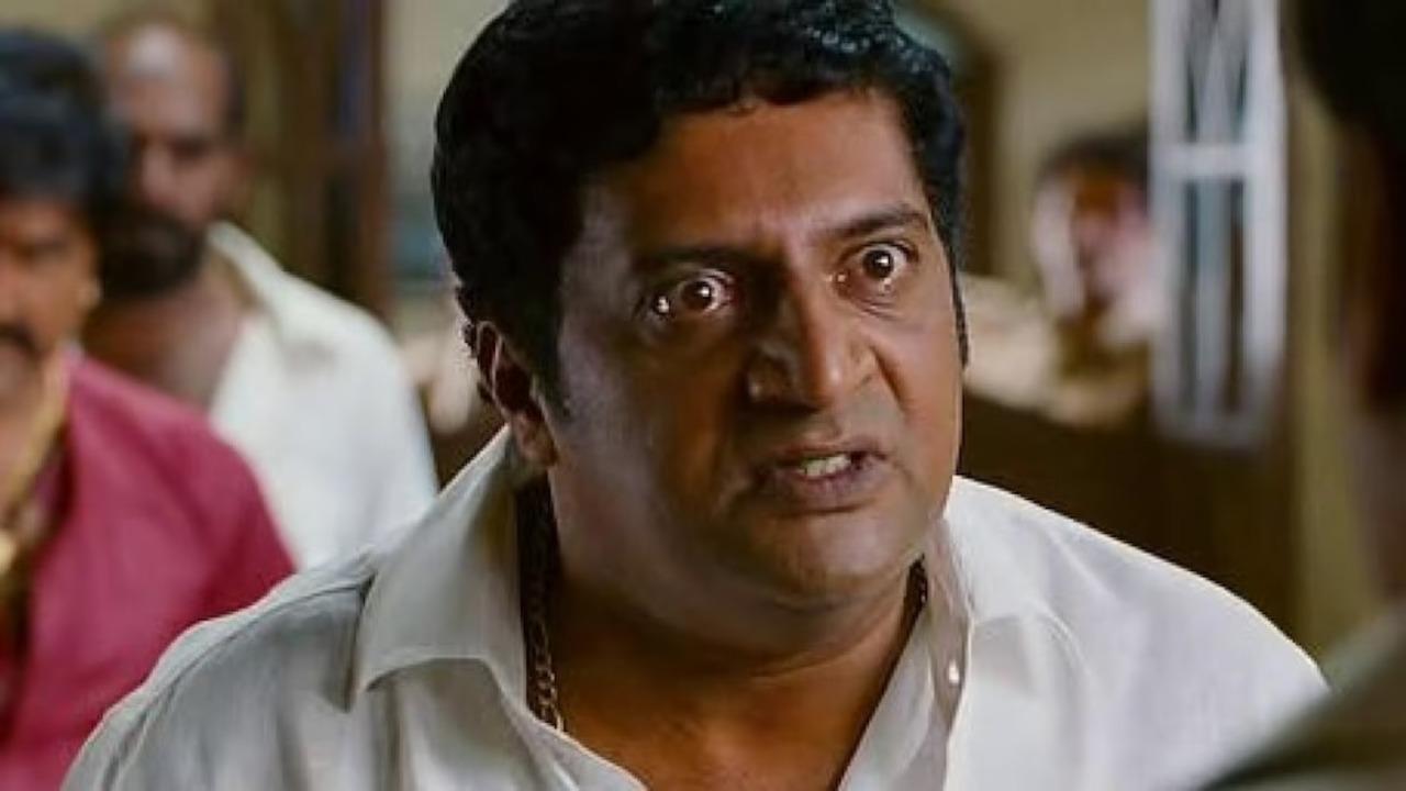 Singham (2011)
Prakash Raj's role in this film is one of his most memorable role of a quirky villain. He was scary yet made people laugh with his performance