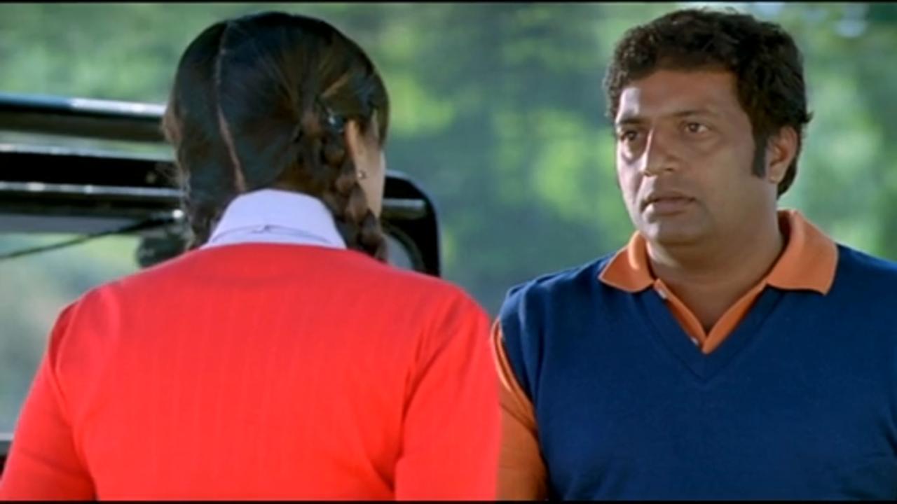 Abhiyum Naanum (2008) - This Tamil family drama saw Prakash Raj essaying the role of a doting father, displaying his versatility in portraying nuanced characters