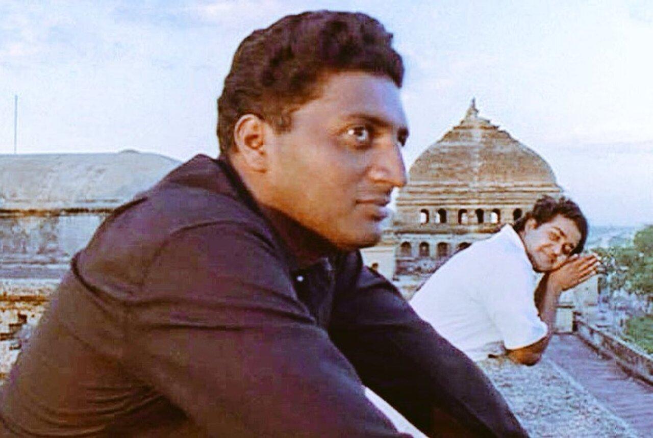 Iruvar (1997)
In this Tamil drama, Prakash Raj portrayed the role of a village chief, highlighting his ability to bring authenticity to rural characters