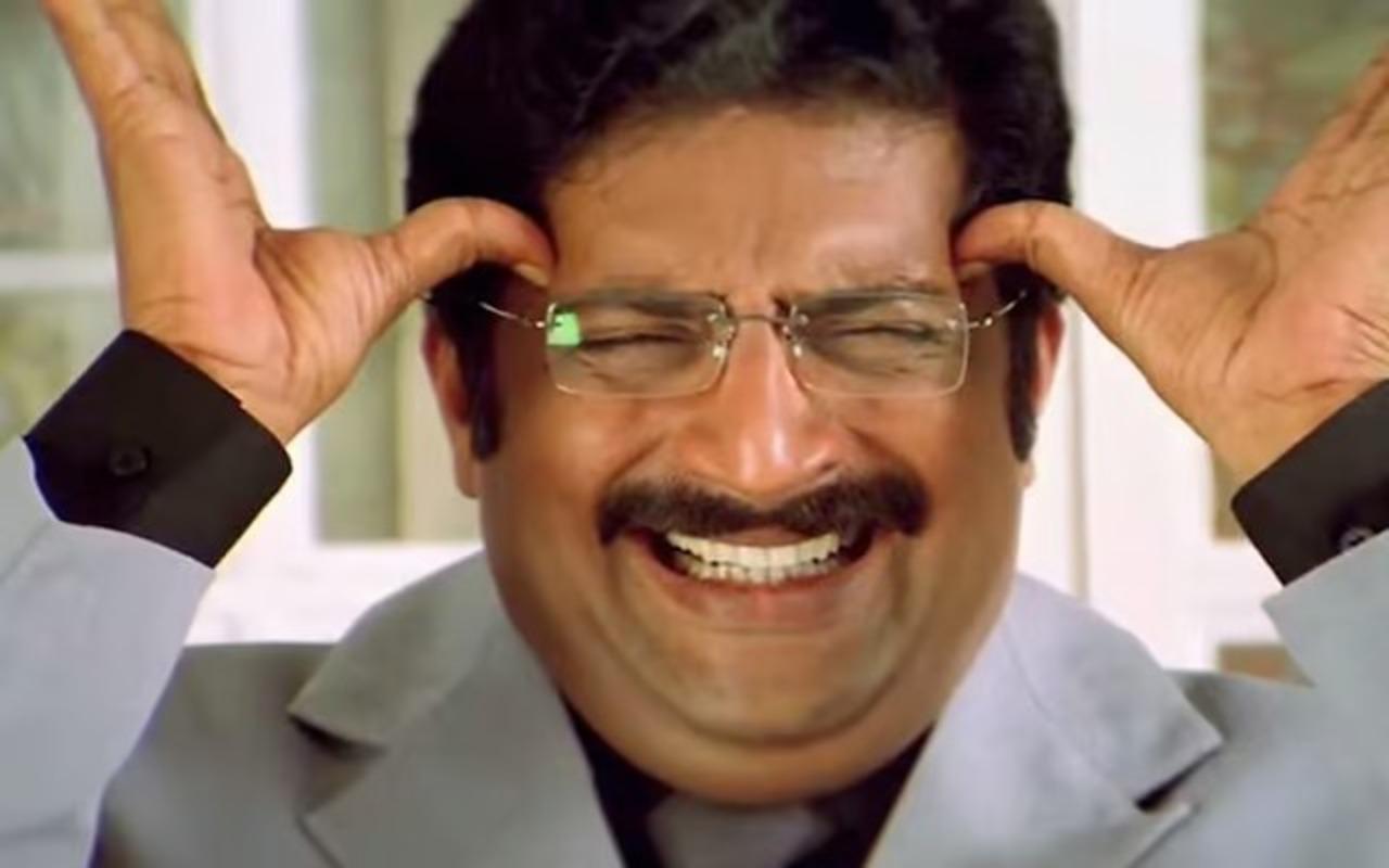 Vasool Raja MBBS (2004)
A remake of the hit Hindi film 'Munnabhai MBBS', Prakash Raj essayed the role played by Boman Irani in the original. He played the role of a doctor and college dean who tries his best to save his daughter getting married to a rowdy