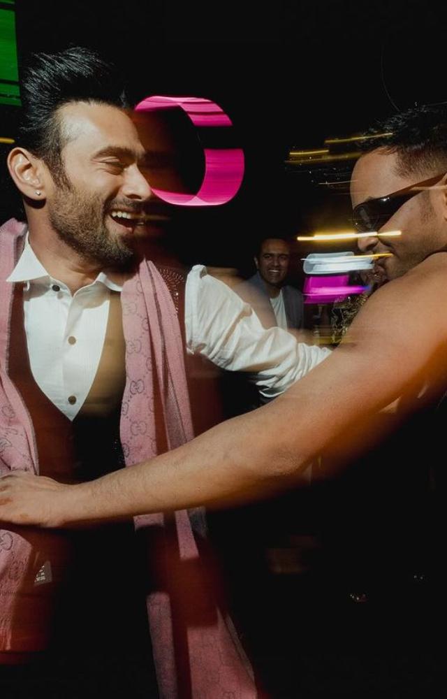 They posed against signs and grooved on the dance floor. 