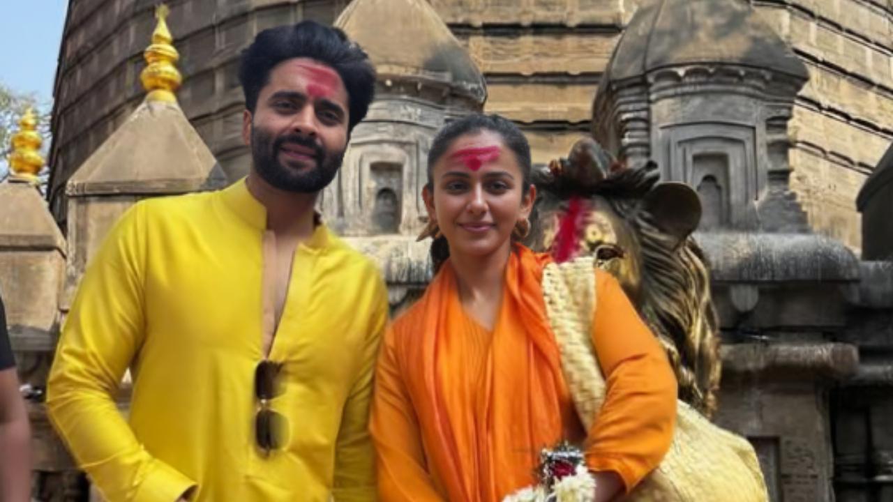 Newlyweds Rakul Preet Singh-Jackky Bhagnani seek blessings at Kamakhya Temple