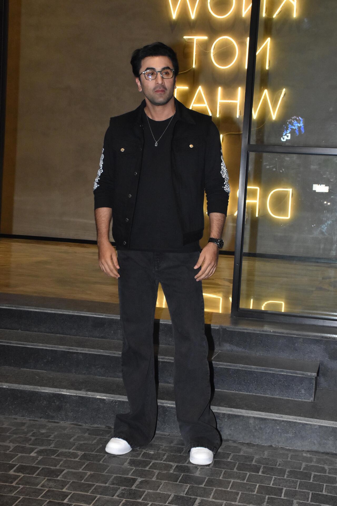 Ranbir Kapoor commanded attention in an all-black ensemble. 