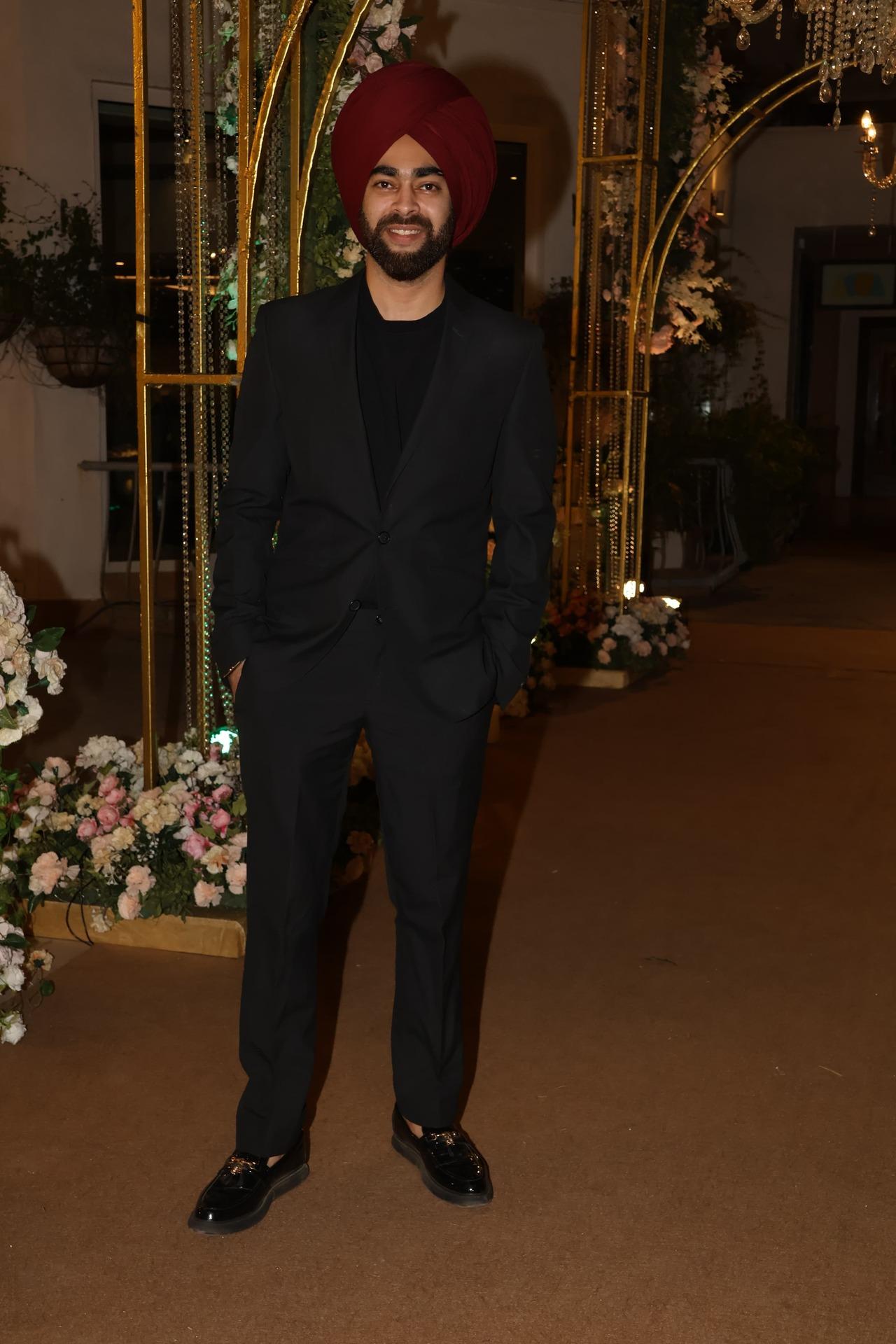 Manjot Singh was also snapped at the party, pairing a black three-piece suit. The actor's red pagg stole our hearts