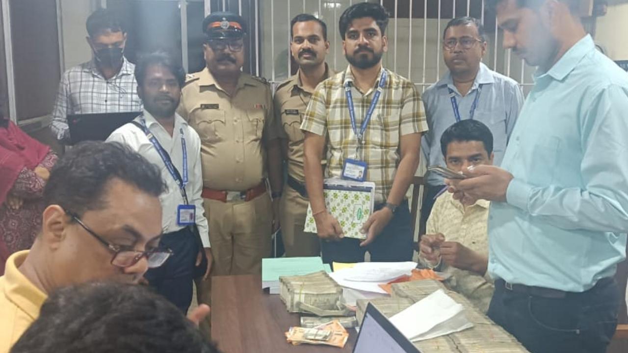 Mumbai LIVE: Election Squad seize Rs 72 lakh cash from Gharkopar, Neelyog Sqaure