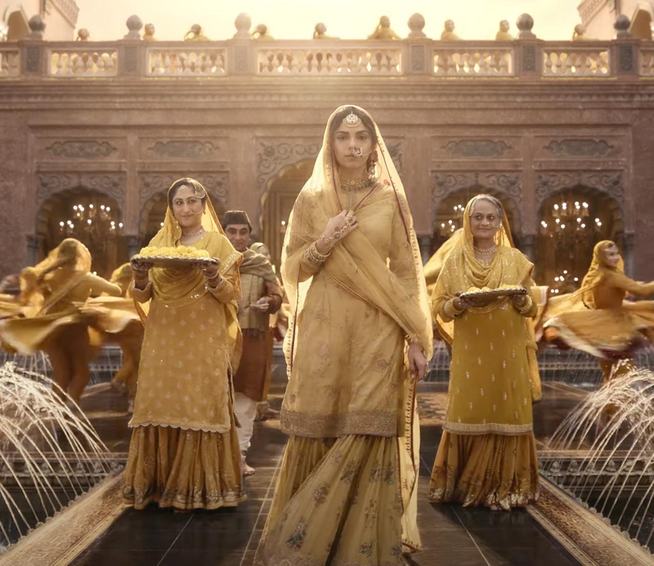 Colour Theory: True to Bhansali's signature style, 'Sakal Ban' is a visual feast that celebrates the vibrant hues of traditional Indian culture. From hues of mustard and yellow in costume design to intricately designed sets, every frame is a work of art that dazzles the senses