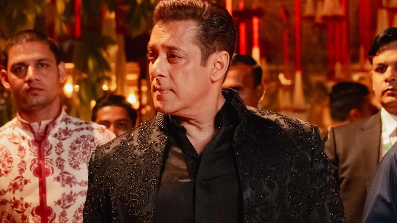 Salman Khan looked debonair in a black sequinned bandhgala with a black satin kurta set. 