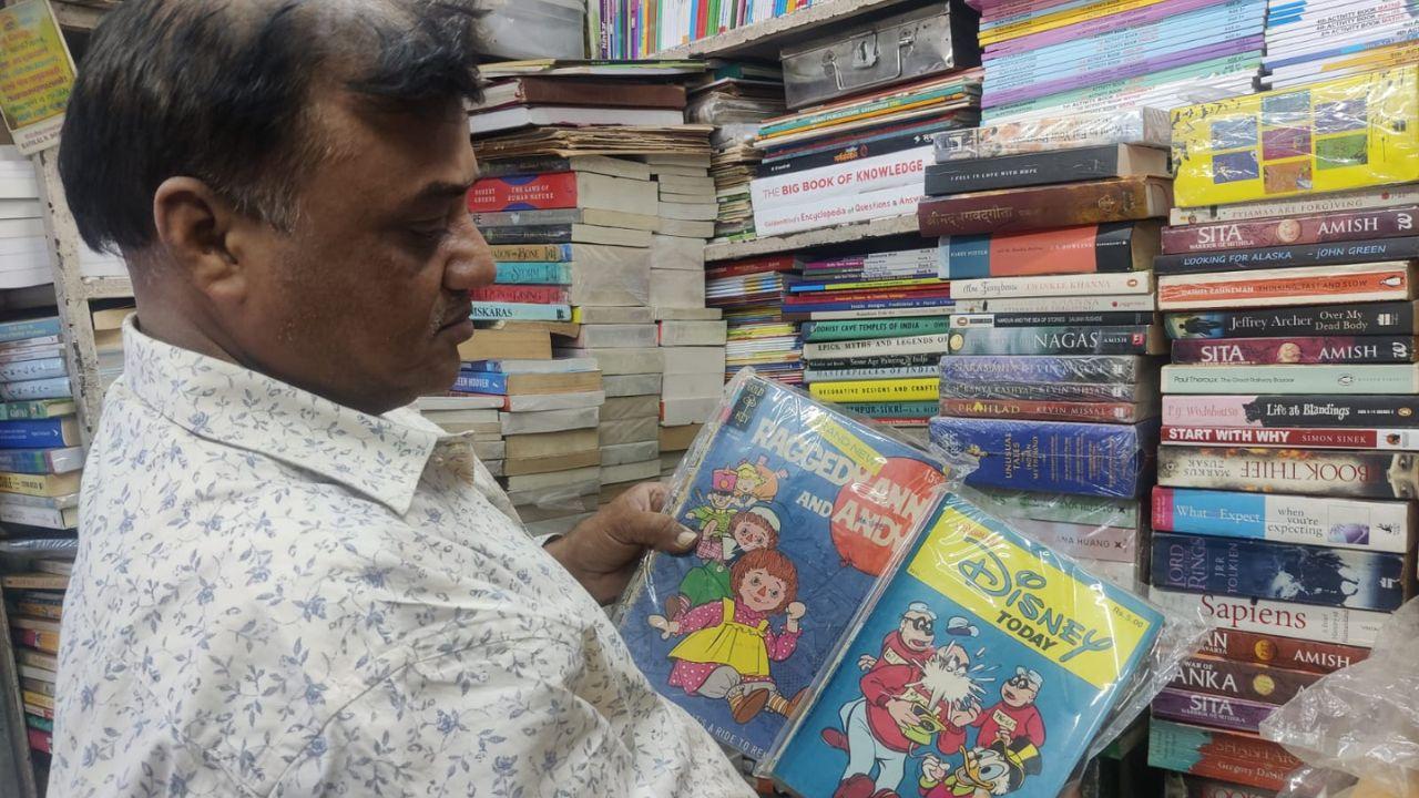 The price of books at this stall starts at Rs 50 and can go up to Rs 500 depending on the book you buy. To keep readers coming back to the stall, Dharmesh also accepts books in return at an exchange rate of Rs 50 or half the price of the book. There is no time limit within which you must return the book. 