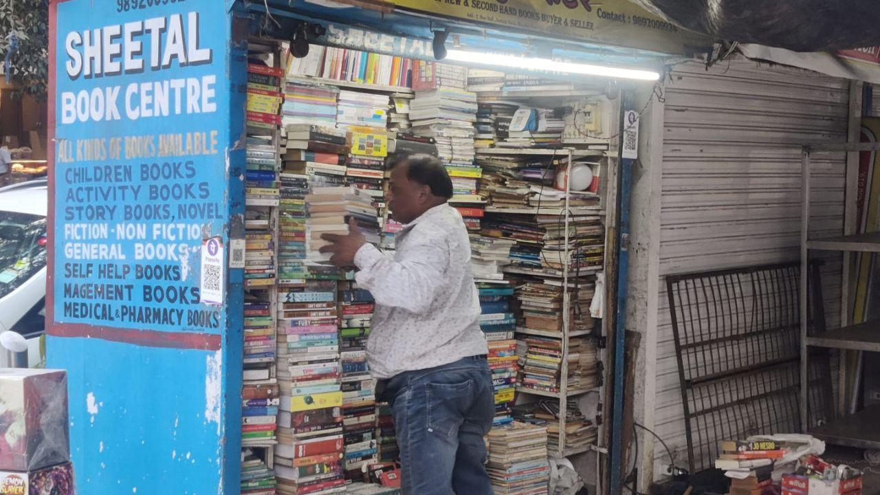This strategy seems to have worked well for this bookseller as for most of the conversation, he was busy coordinating with his customers over WhatsApp chat and catering to their queries.  