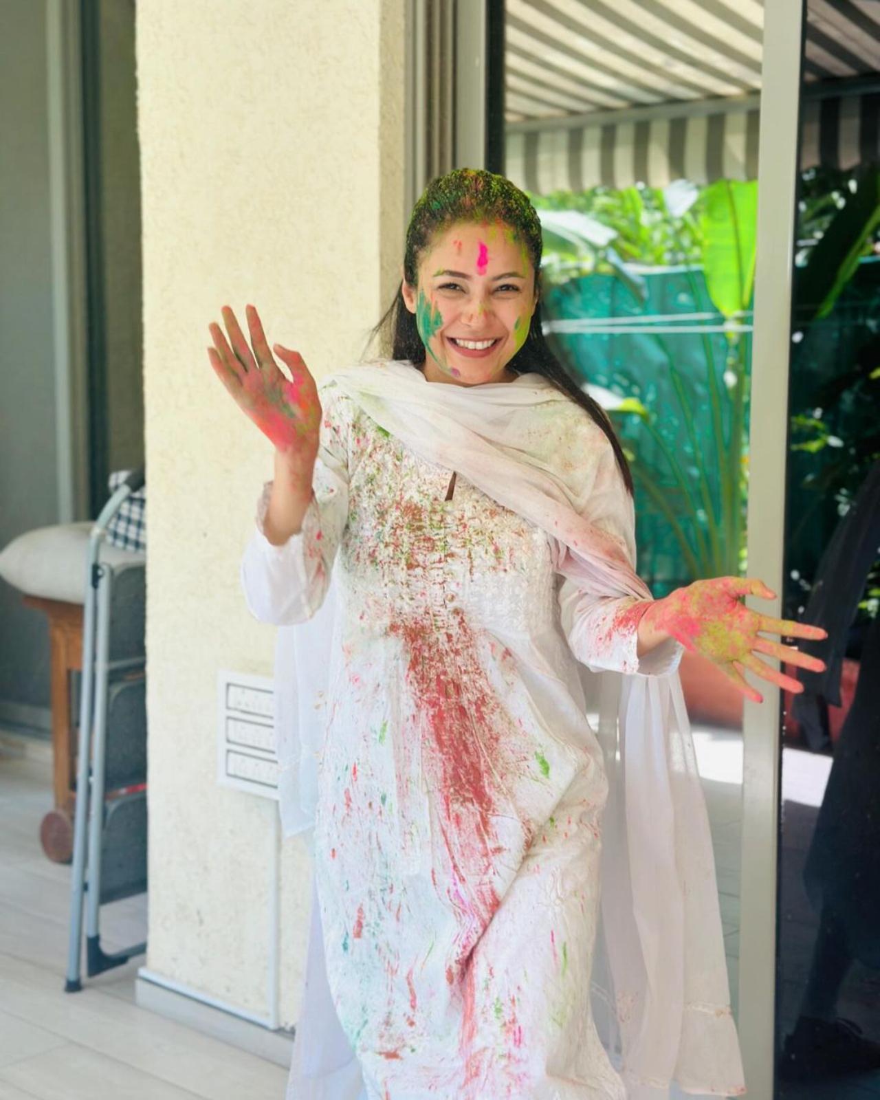 Shehnaaz Gill posted some happy pictures from her Holi celebration