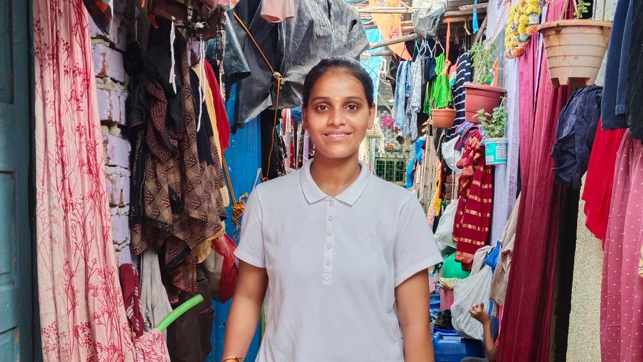 Despite losing her father to a train accident, Lakshmi Rambalak Mendon (18) from Dr Babasaheb Ambedkar Nagar, Cuffe Parade has not given up on her dreams. Her goal is to make beauty affordable for underprivileged women “Many industries work only for privileged women who can afford quality products. That's not who I am targeting. I want to educate women living in slums on beauty enhancers like facials, pedicures, manicures, spas, etc