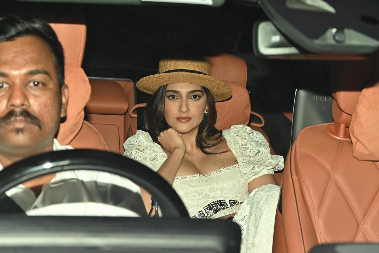 Sonam Kapoor was seen in an ivory dress exuding summer vibes. She accessorised her look with a hat. 