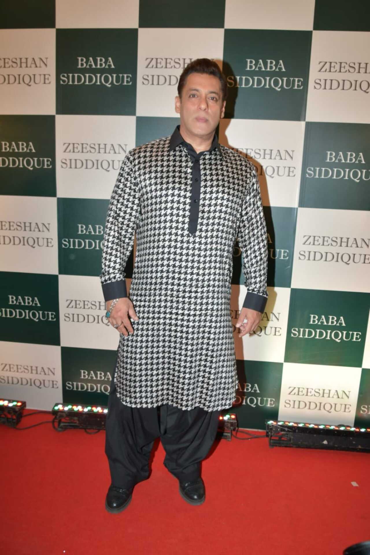 Salman Khan arrived in a grey kurta for the annual iftar party hosted by Baba Siddique and Zeeshan Siddque