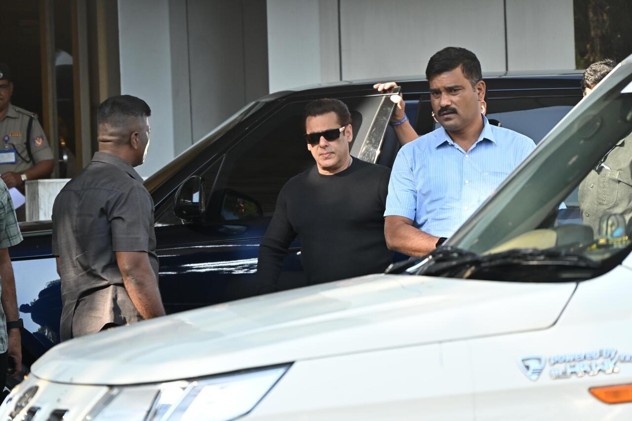 Salman Khan waves to the paparazzi as he gets clicked at the Kalina airport